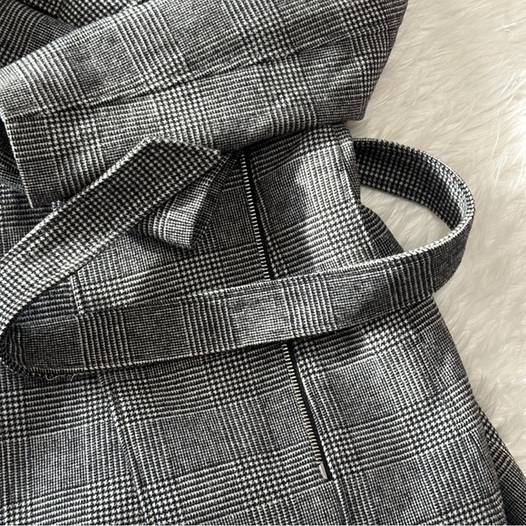 KARL LAGERFELD PARIS Women's Houndstooth Wrap Coat - Picture 9 of 9